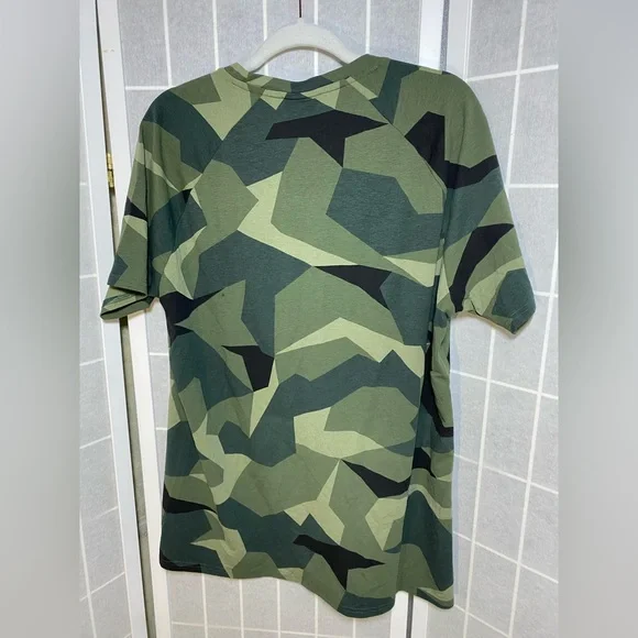 Gymshark CRITICAL T-SHIRT
Slim Fit - Picture 8 of 11